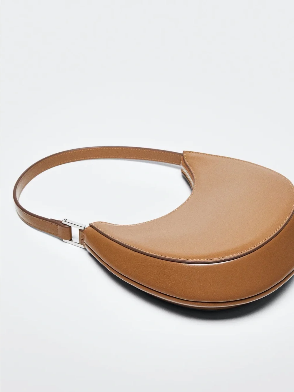 NWT Mango Oval Short Handle Bag